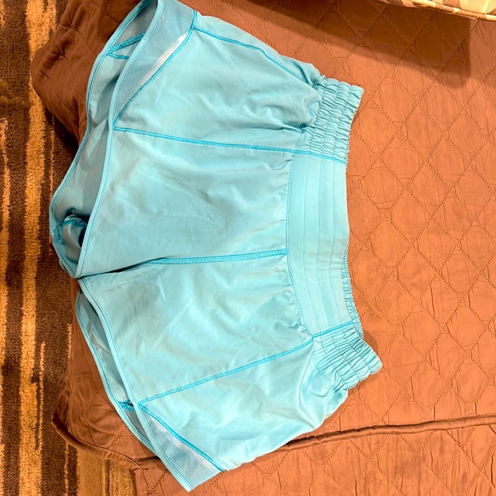 Lululemon hotty hots 2.5 inches women’s size 8